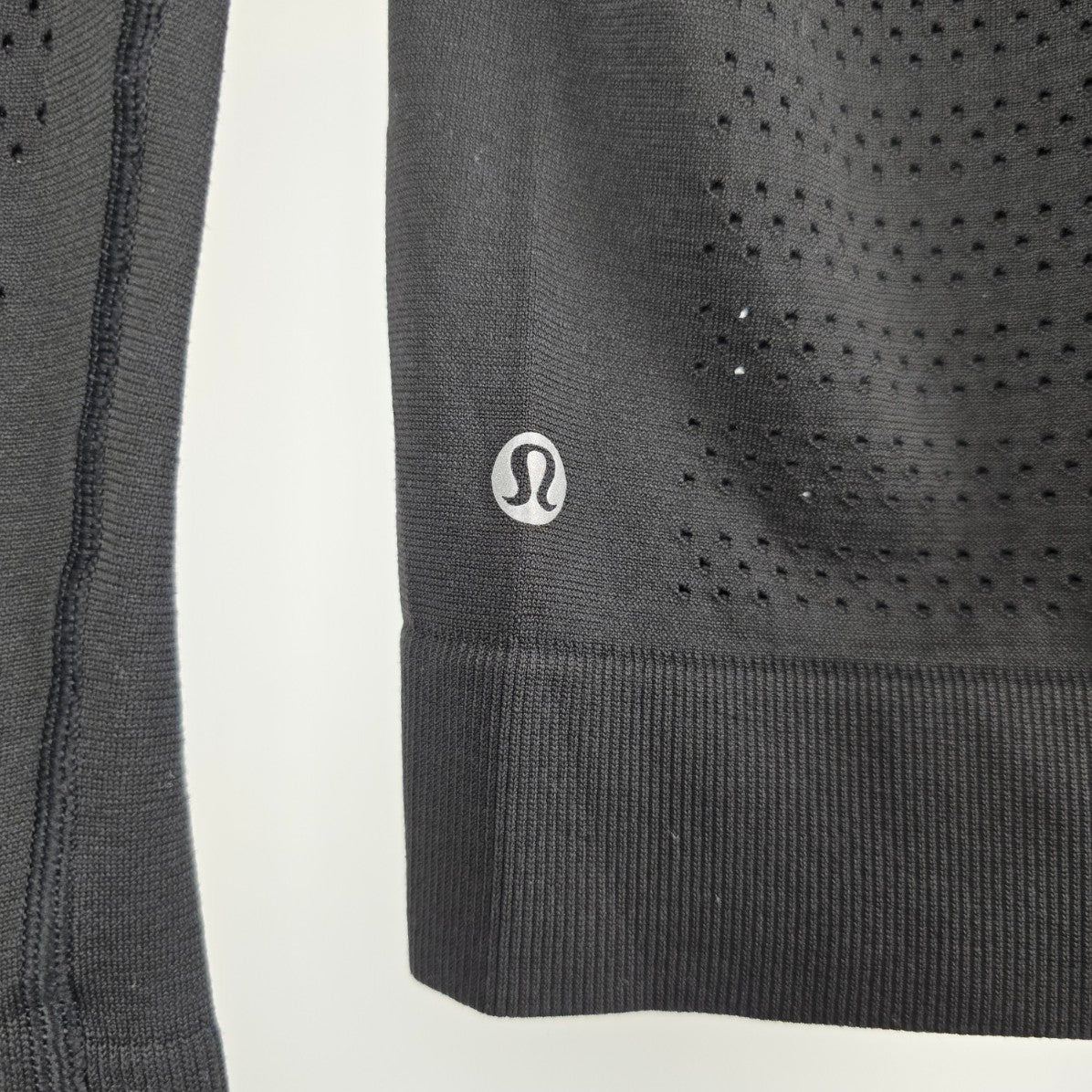 Lululemon Breeze Long Sleeve Black Shirt Size S/M