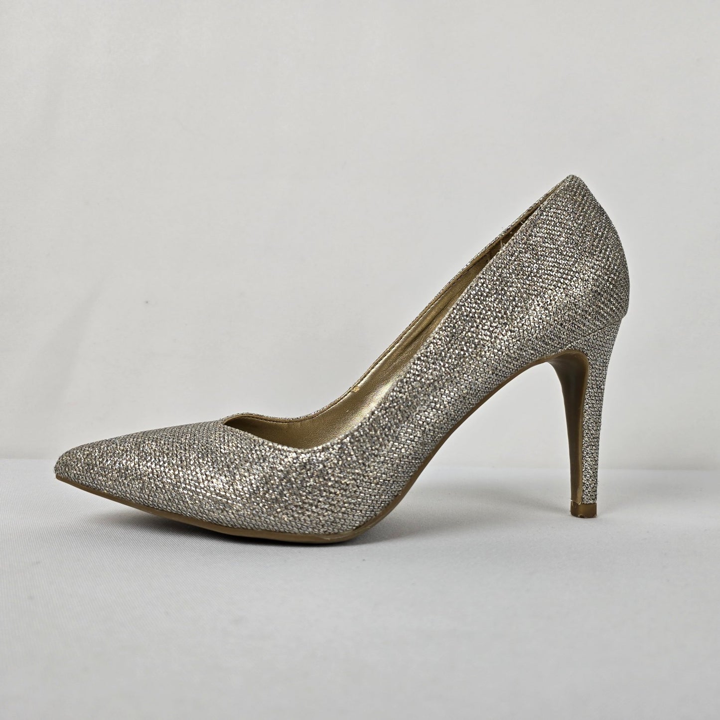 Bandolino Gold Metallic Heels Size 7.5