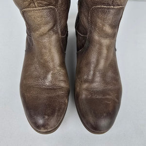Earth Brown Leather Calf Height Boots Size 7.5