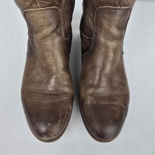 Earth Brown Leather Calf Height Boots Size 7.5