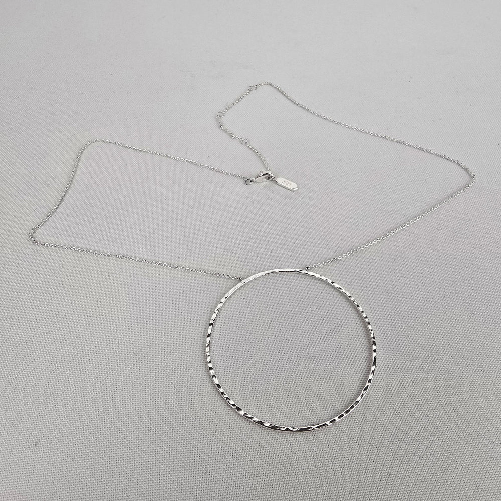 Stella & Dot Silver Tone Hammered Open Circle Pendant Necklace