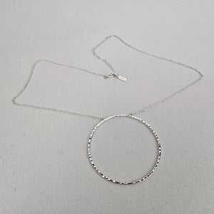 Stella & Dot Silver Tone Hammered Open Circle Pendant Necklace