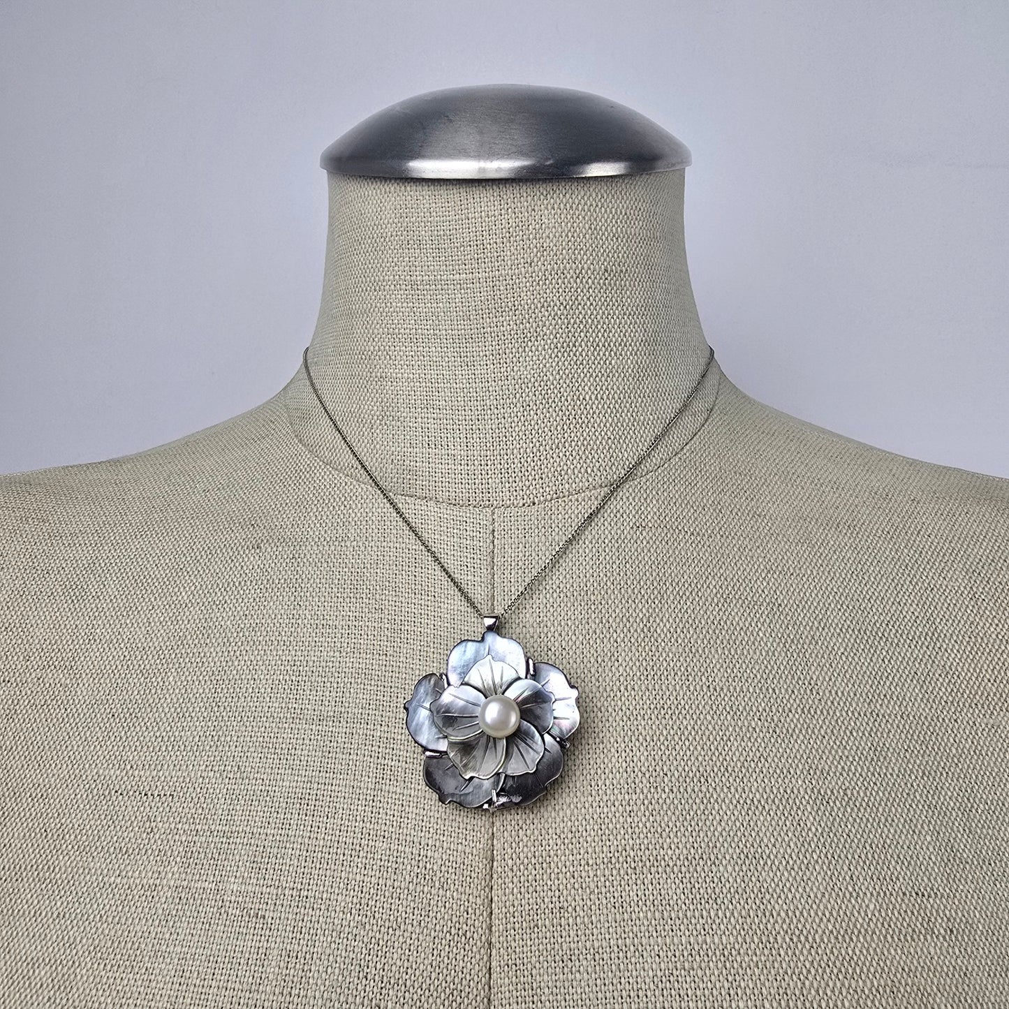 925 Sterling Chain Schell & Faux Pearl Flower Pendant Necklace