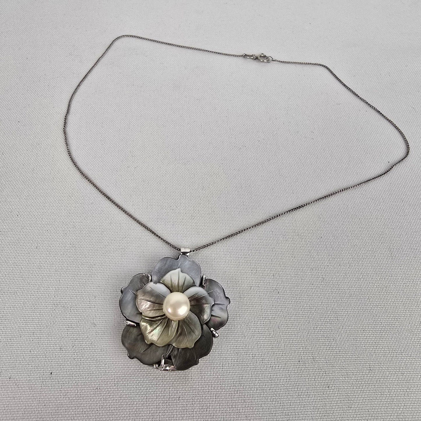 925 Sterling Chain Schell & Faux Pearl Flower Pendant Necklace