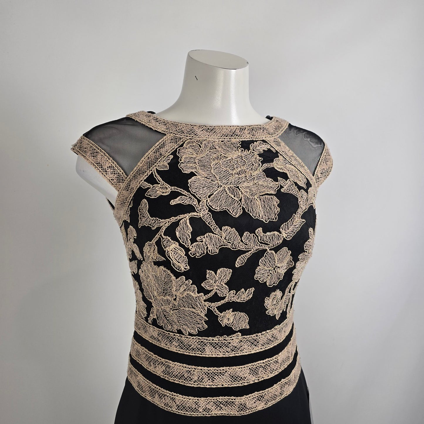 Tadashi Shoji Black & Cream Embroidered Scuba Sheath Dress Size 2