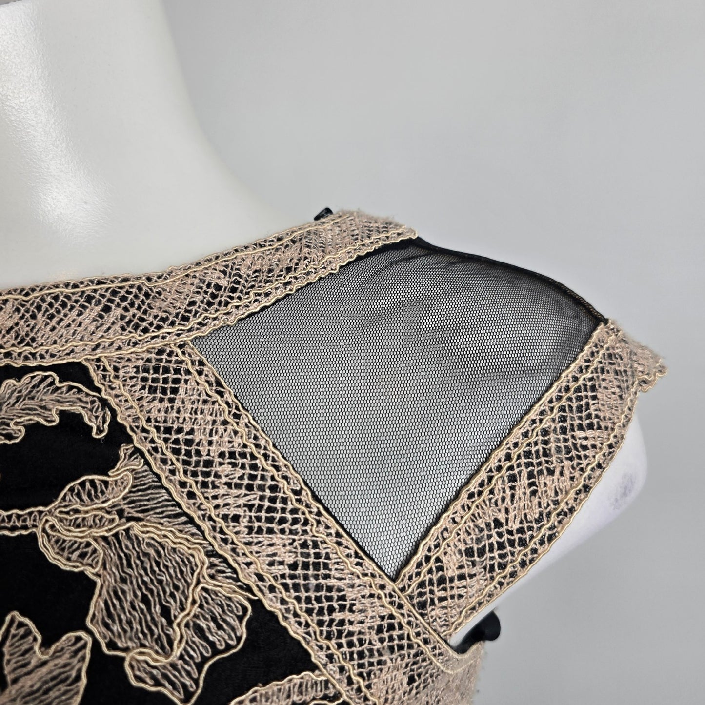 Tadashi Shoji Black & Cream Embroidered Scuba Sheath Dress Size 2