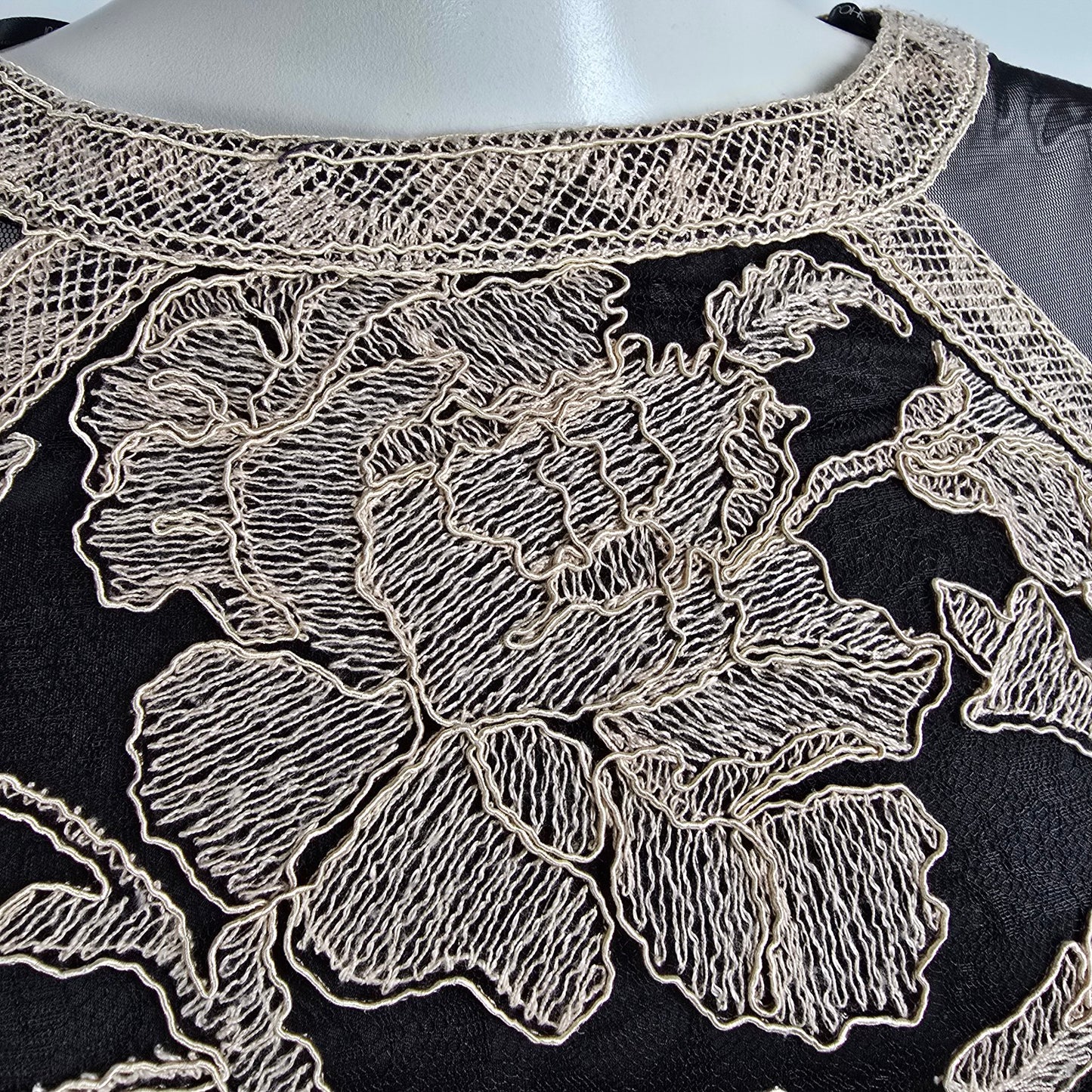 Tadashi Shoji Black & Cream Embroidered Scuba Sheath Dress Size 2