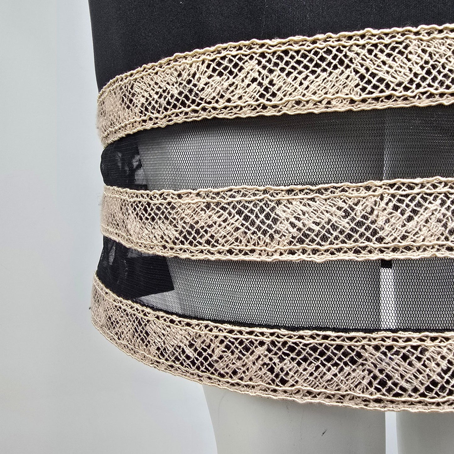 Tadashi Shoji Black & Cream Embroidered Scuba Sheath Dress Size 2