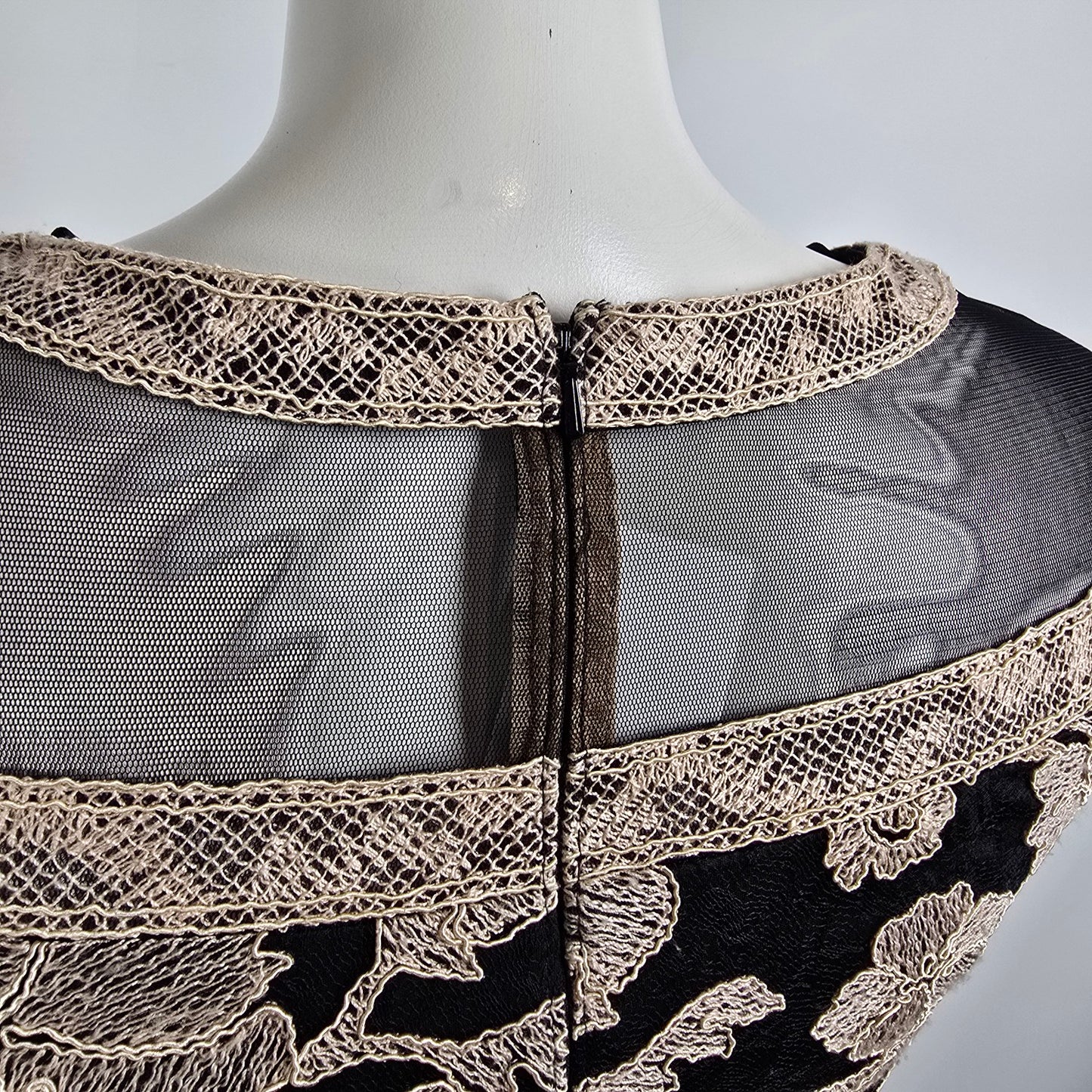 Tadashi Shoji Black & Cream Embroidered Scuba Sheath Dress Size 2