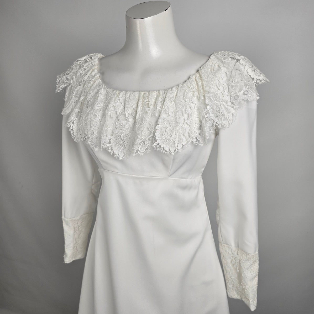 Vintage White Lace Detail Long Sleeve Wedding Dress Size XS/S