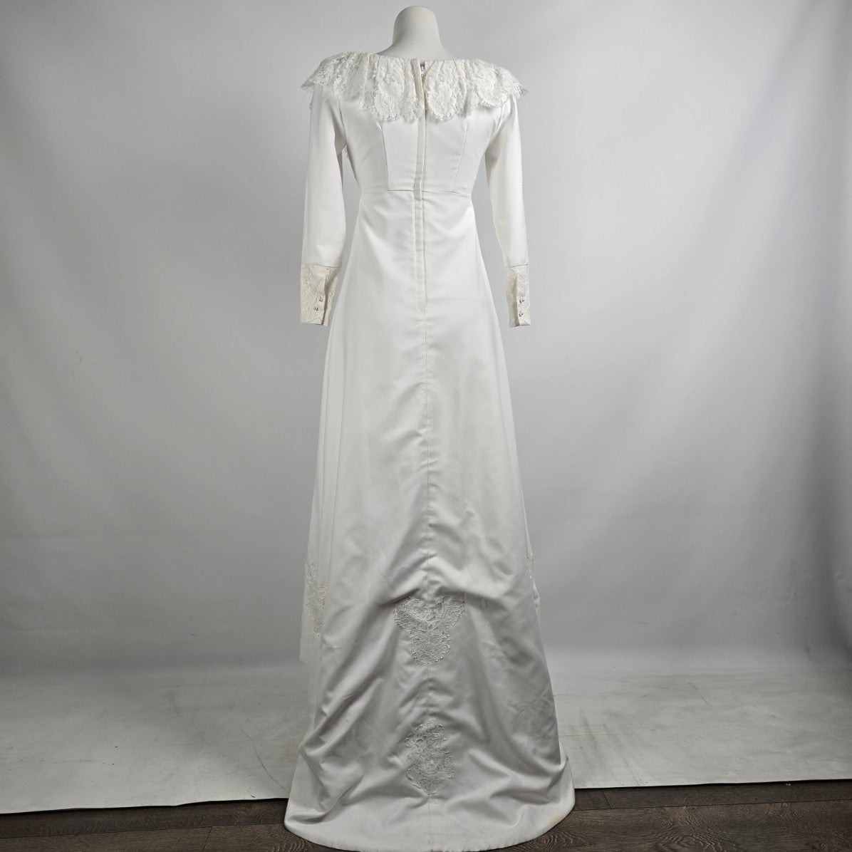 Vintage White Lace Detail Long Sleeve Wedding Dress Size XS/S