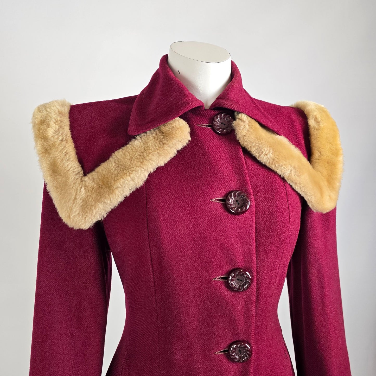 1940s Burgundy Wool Fur Trimmed Collar Button Up Coat Size S