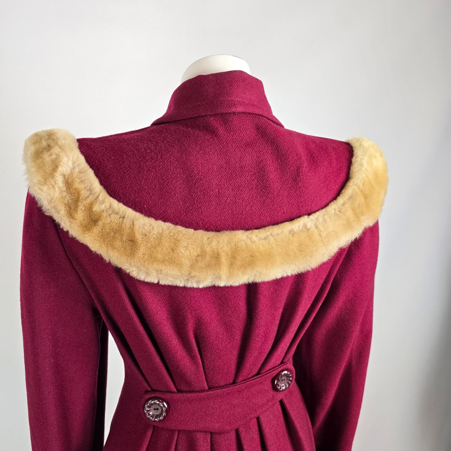 1940s Burgundy Wool Fur Trimmed Collar Button Up Coat Size S