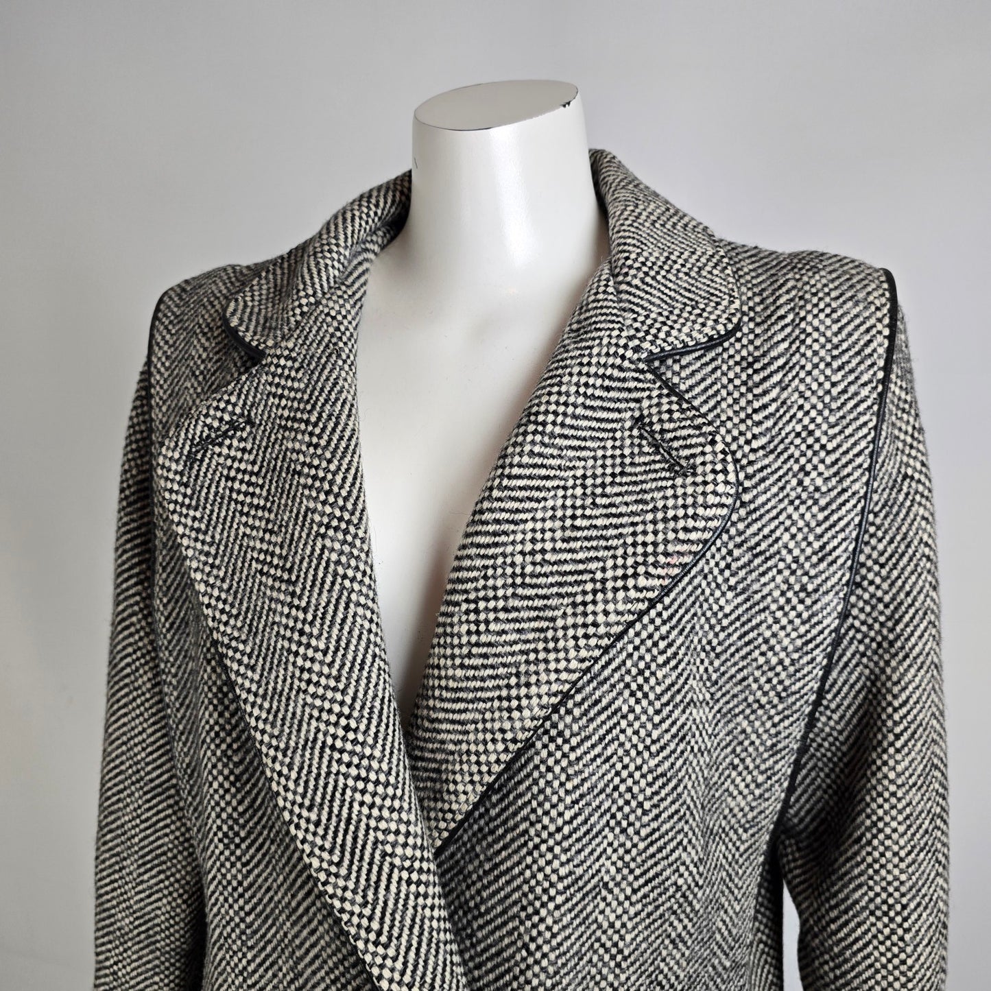 Vintage Collection Elegante Wool Black Button Up Collared Jacket Size 7/8