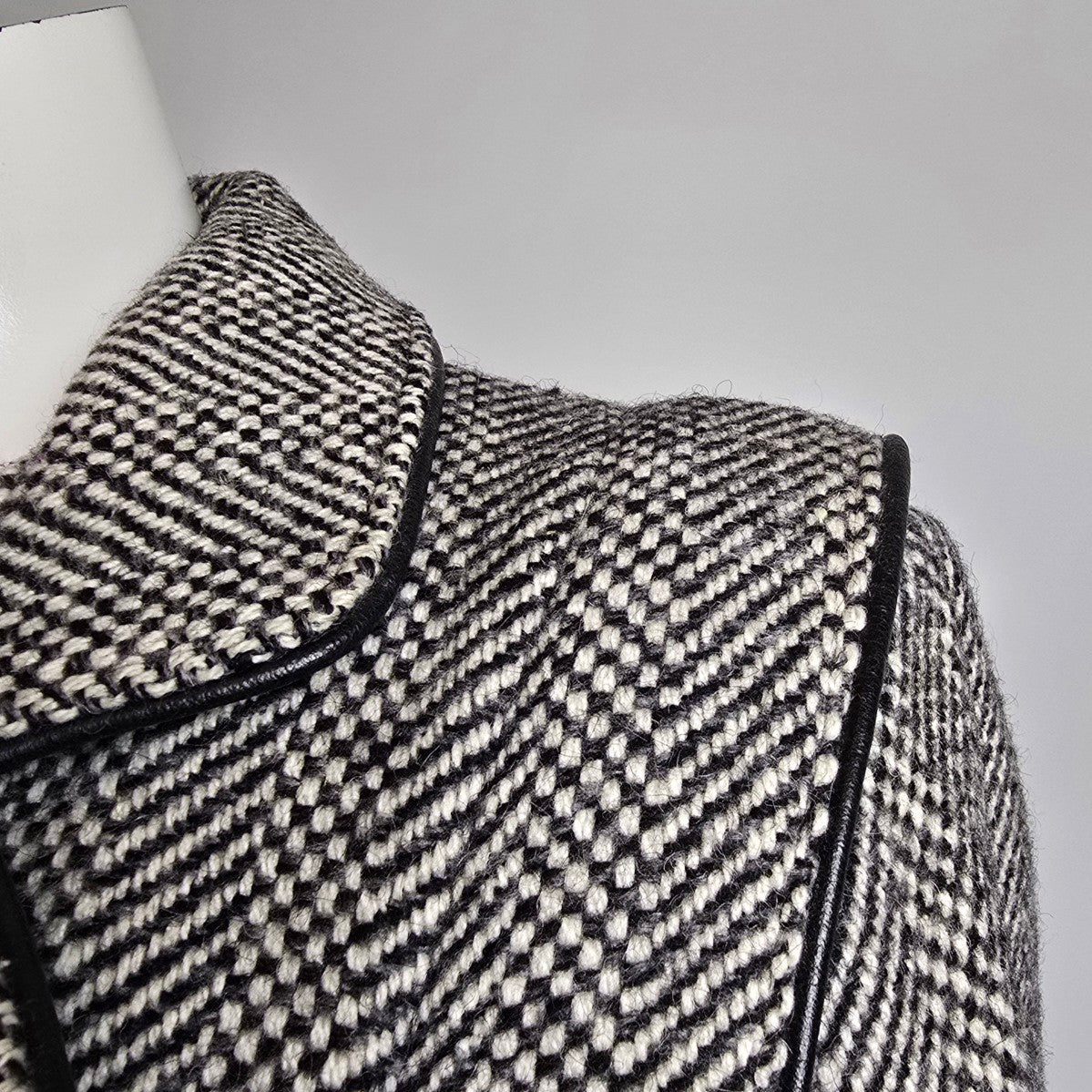 Vintage Collection Elegante Wool Black Button Up Collared Jacket Size 7/8