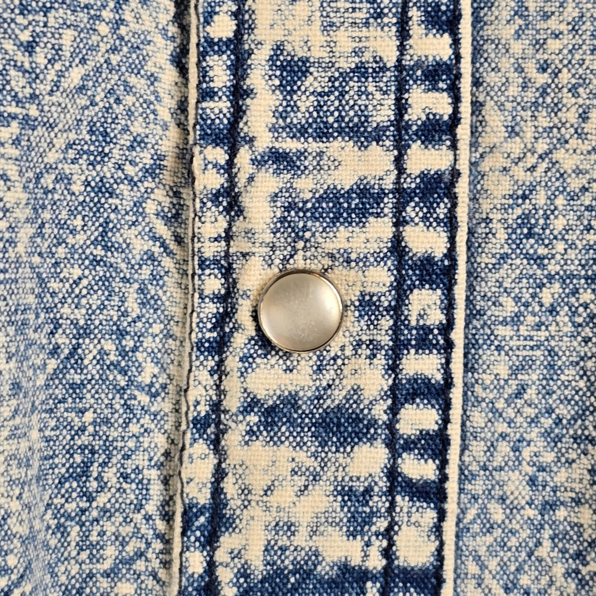 Vintage 60s Levis Acid Wash Blue Denim Pearl Snap Shirt Size M/L