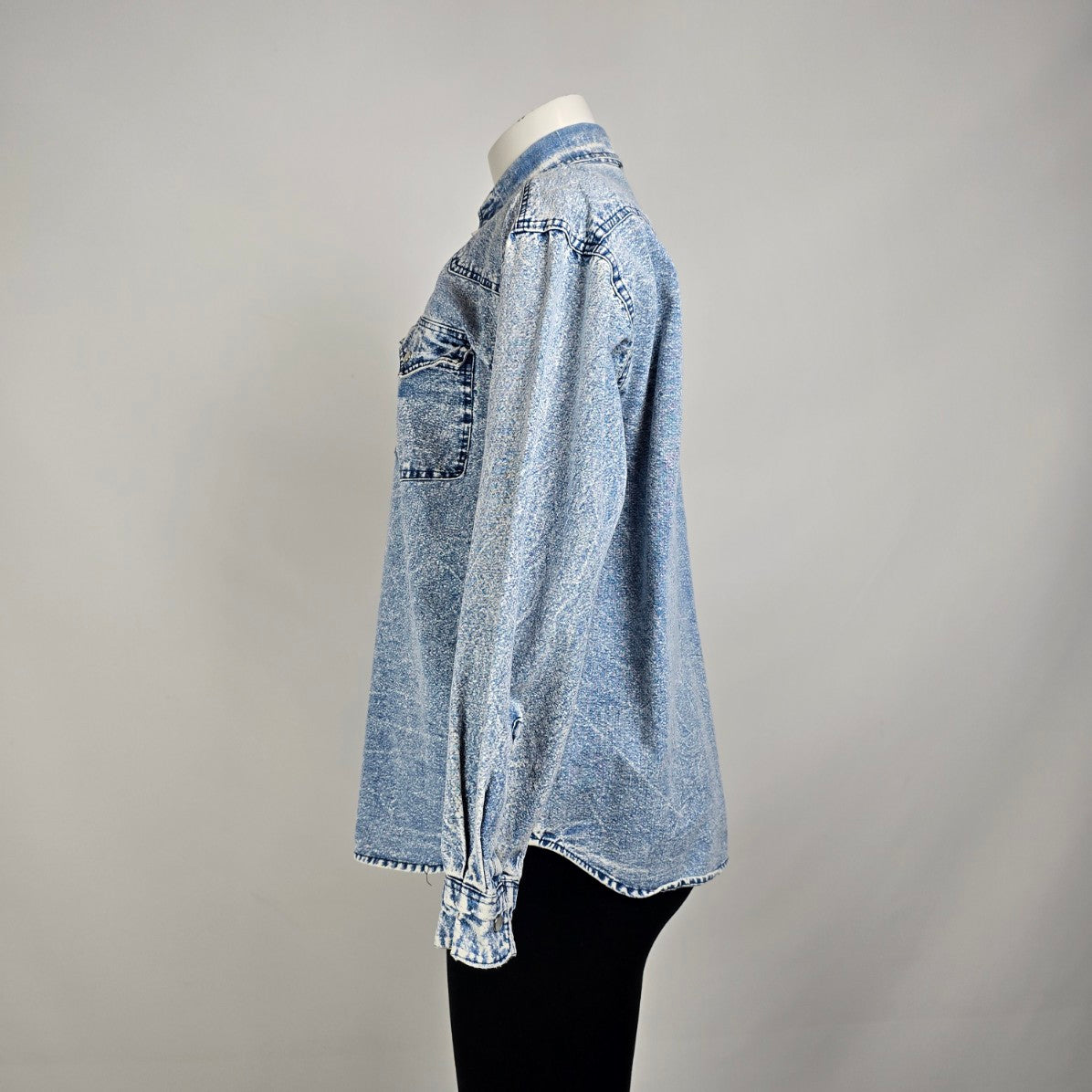 Vintage 60s Levis Acid Wash Blue Denim Pearl Snap Shirt Size M/L