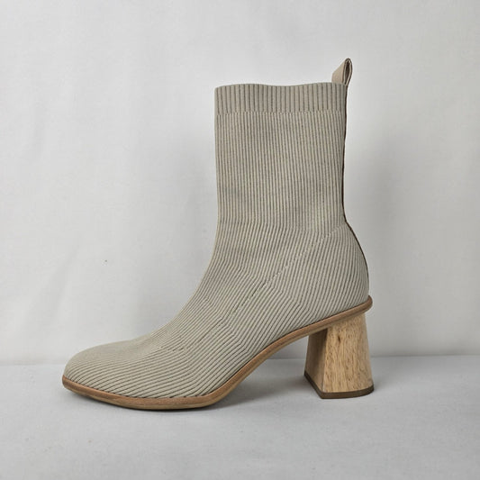 Dolce Vita Alaya Sand Knit Ankle Faux Wood Heeled Boots Size 8
