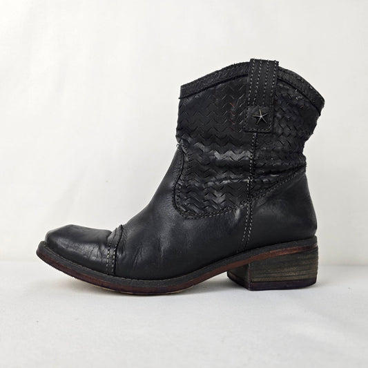 T8 Black Leather Ankle Boots Size 7.5