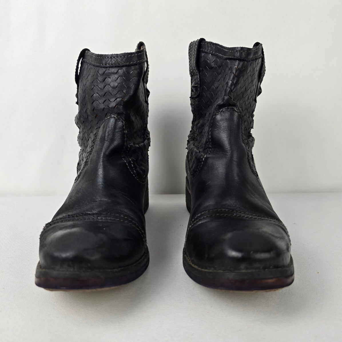 T8 Black Leather Ankle Boots Size 7.5