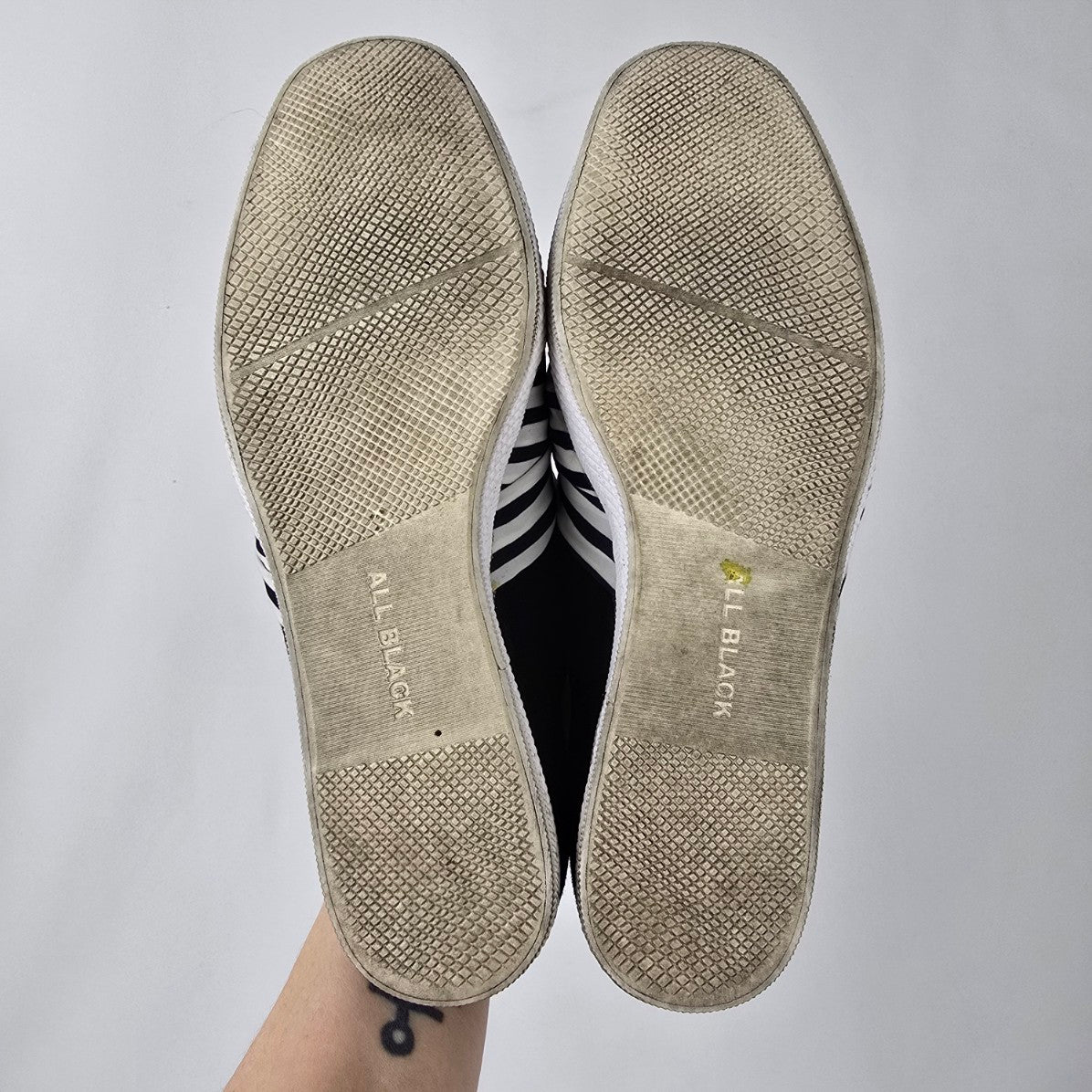 ALL BLACK Slip on Sneakers Striped Bow Tie Sneakers Size 9.5