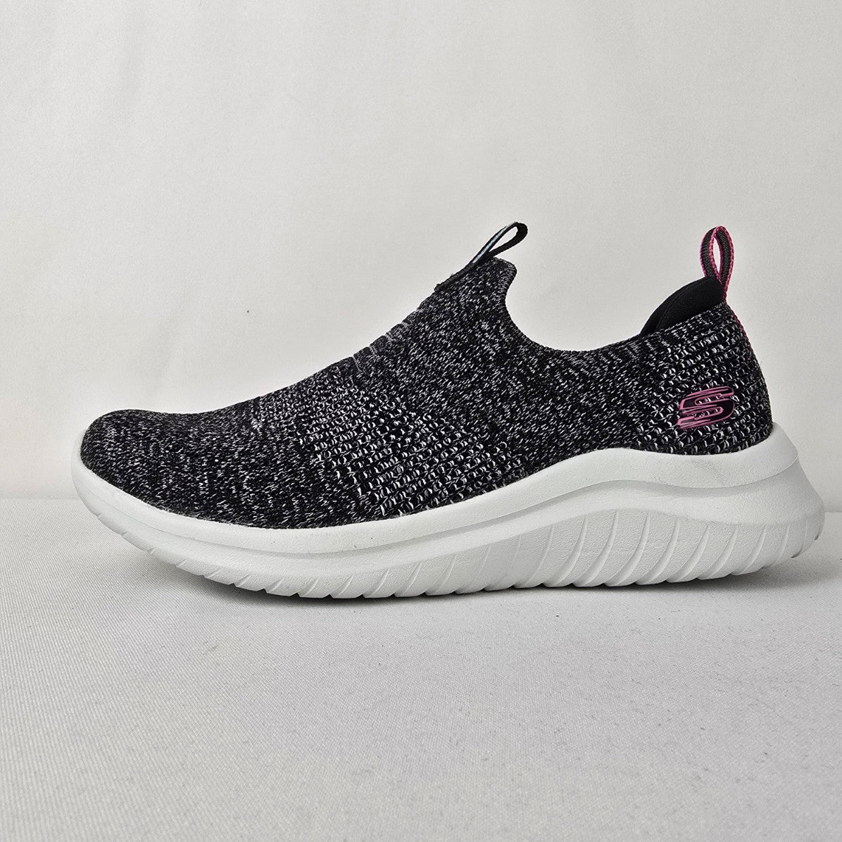 SKECHERS UltraFlex 2.0 Slip On Flyknit Memory Foam Shoe Size 7