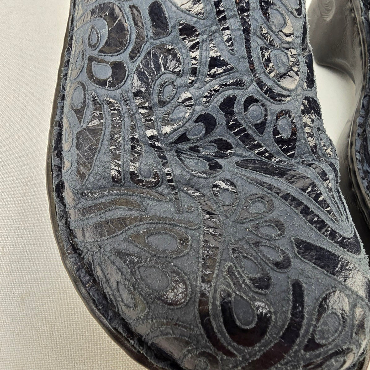 BOC Born Concept Grey Floral Peggy Clog Shoes Size 7.5