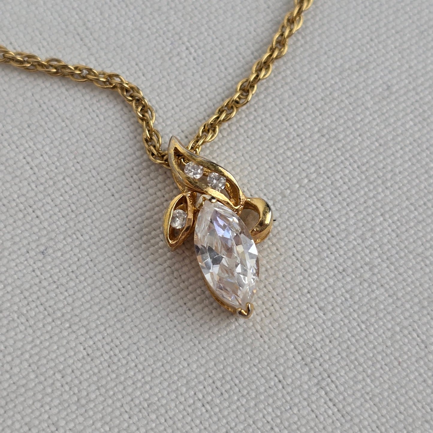 Vintage Gold Tone Faceted Stone Delicate Pendant Chain Necklace