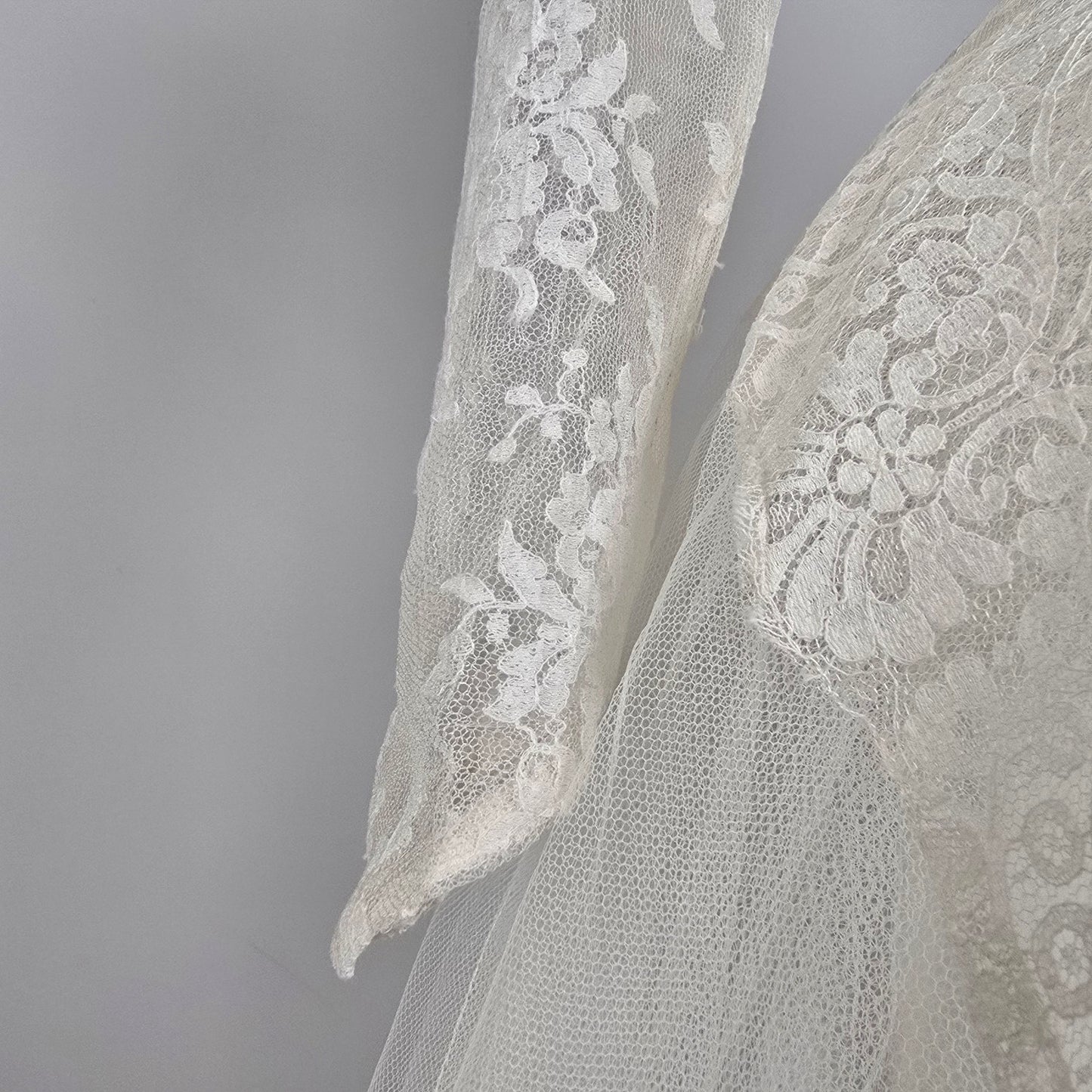 Vintage 60s White Lace Princess Wedding Dress Size S