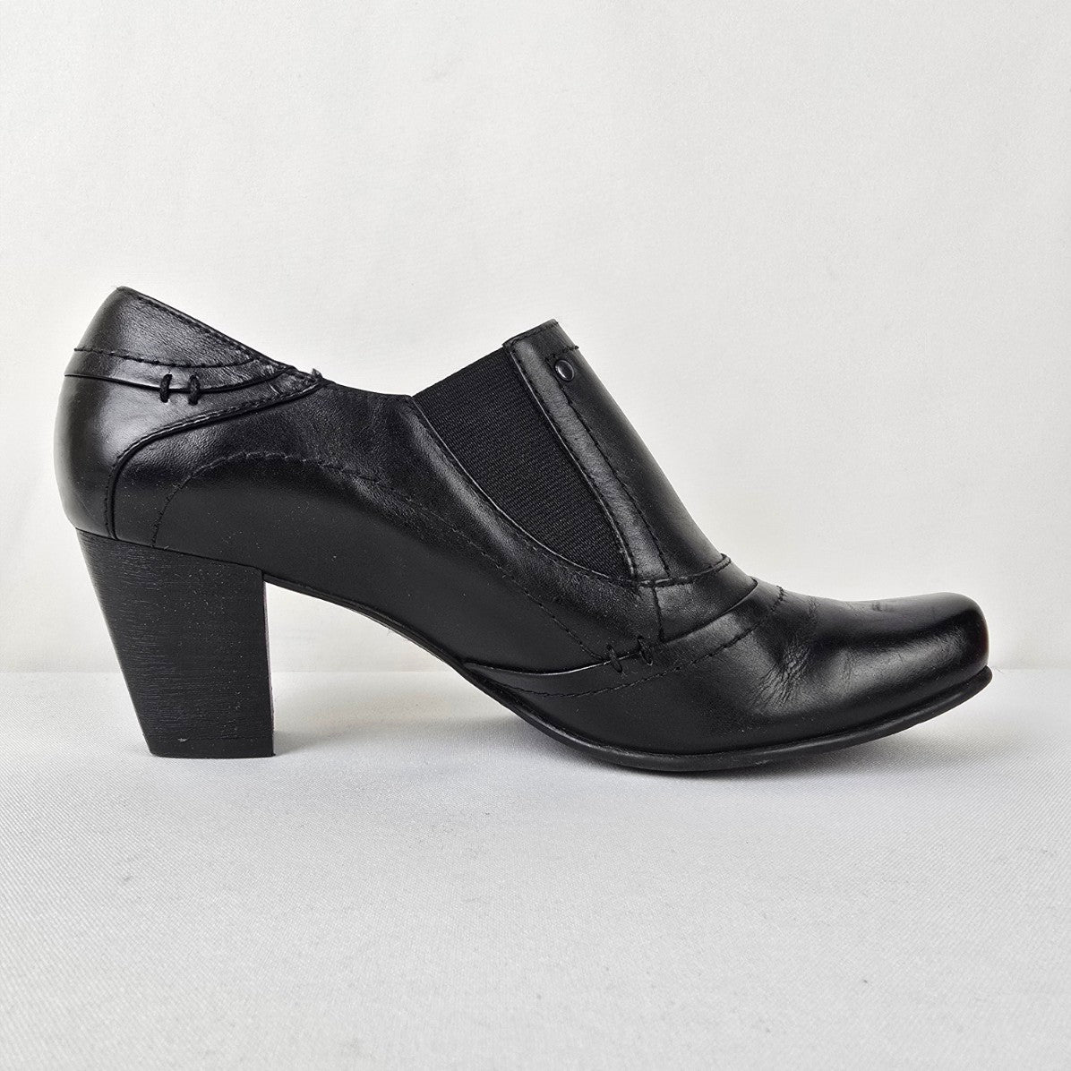 Locale Black Leather Heeled Shoes Size 8