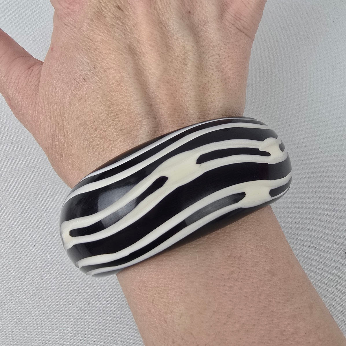 Black & White Carved Bangle Bracelet