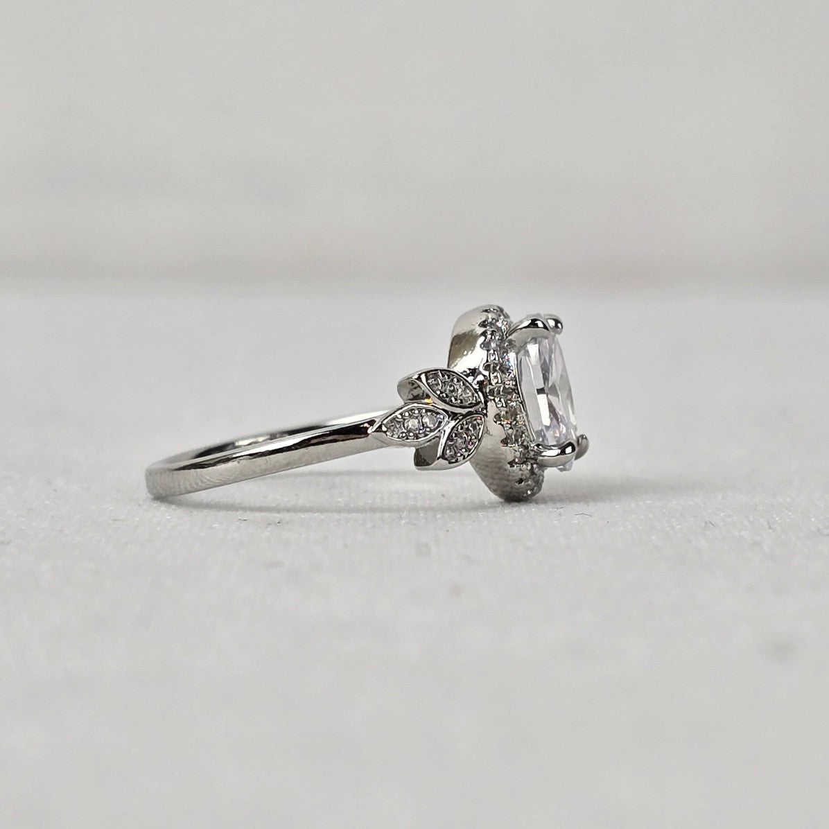 S925 Silver Crystal Stone Ring Size 8