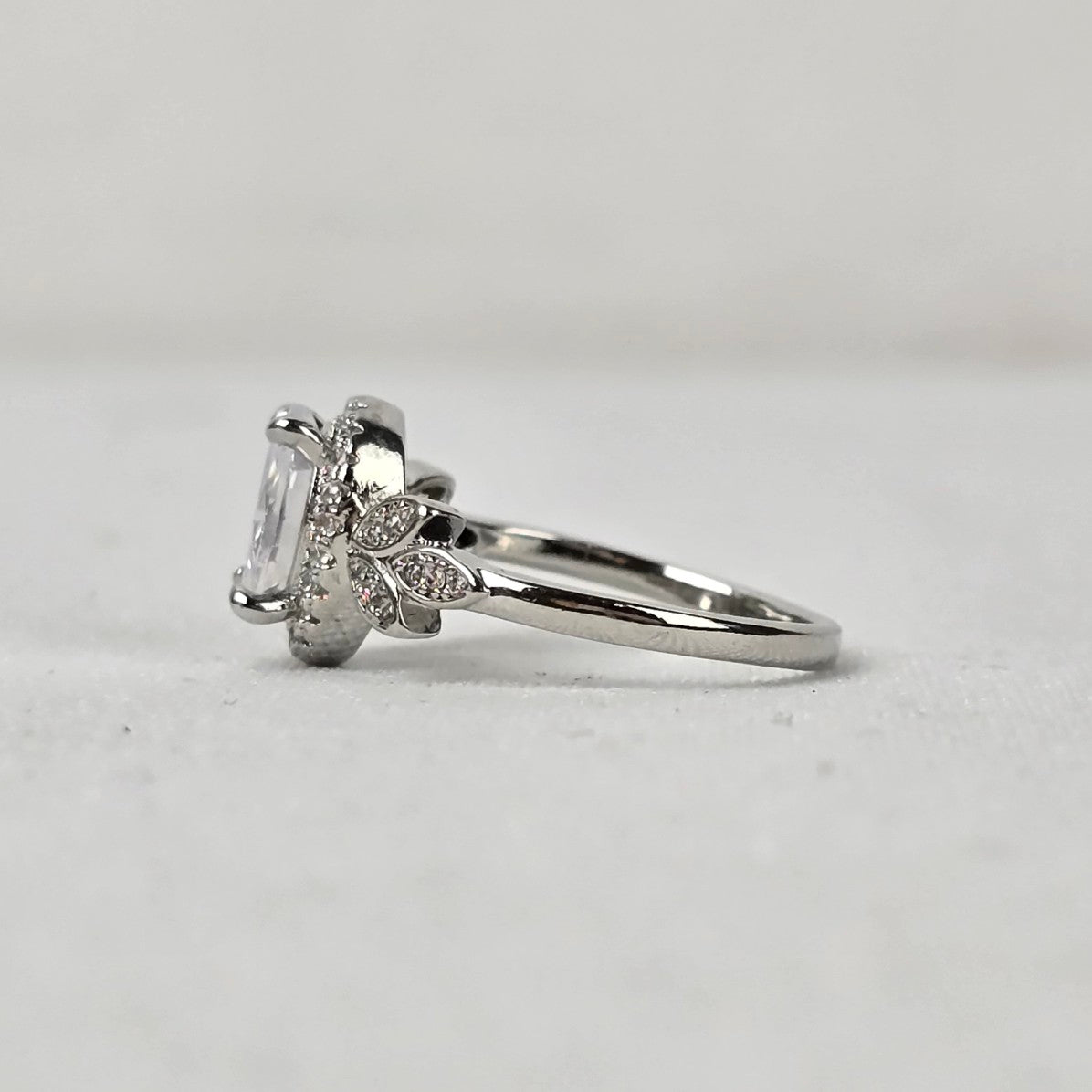 S925 Silver Crystal Stone Ring Size 8