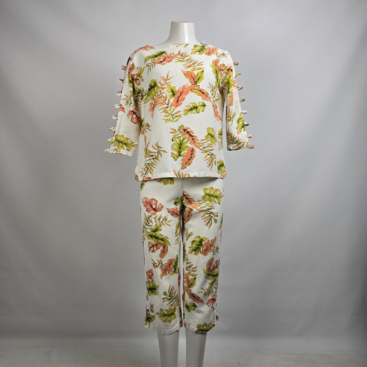 CMC Cream Cotton Floral Two Piece Top & Capri Set Size M/L