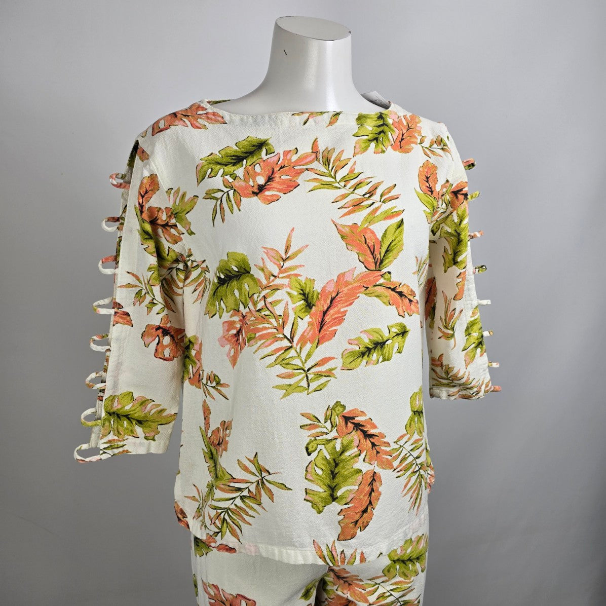 CMC Cream Cotton Floral Two Piece Top & Capri Set Size M/L