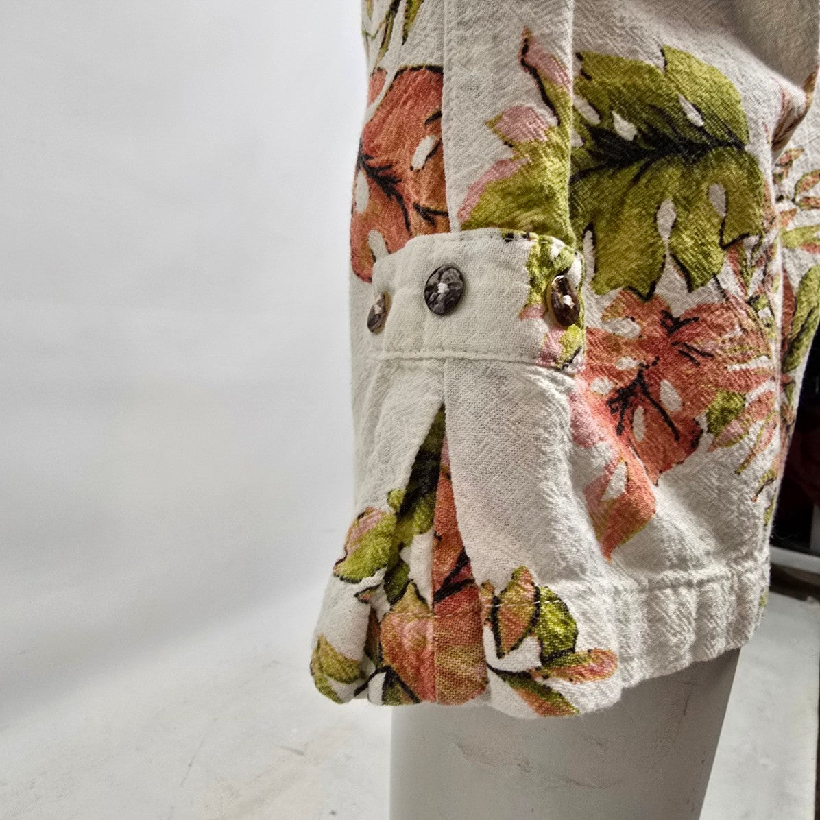 CMC Cream Cotton Floral Two Piece Top & Capri Set Size M/L