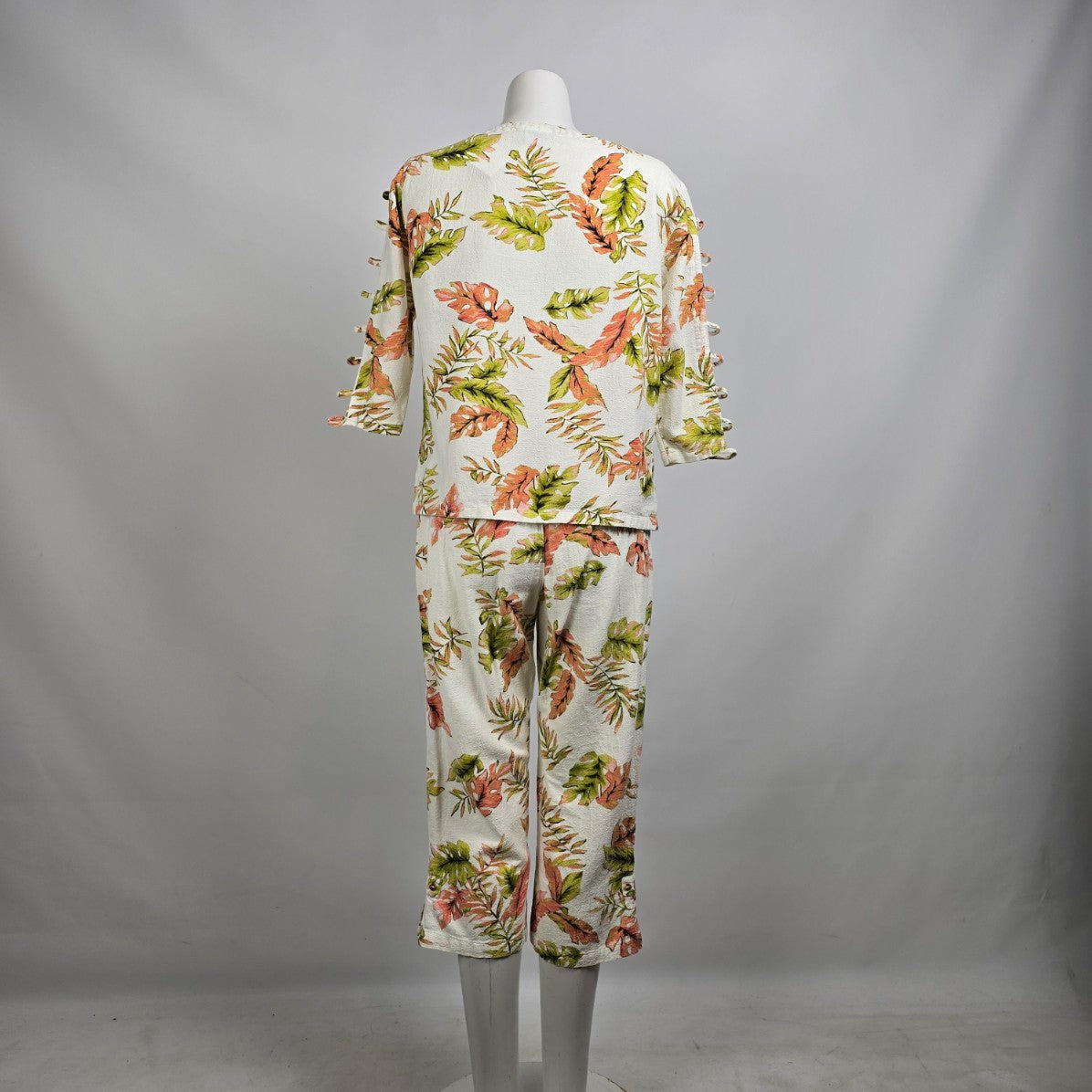 CMC Cream Cotton Floral Two Piece Top & Capri Set Size M/L