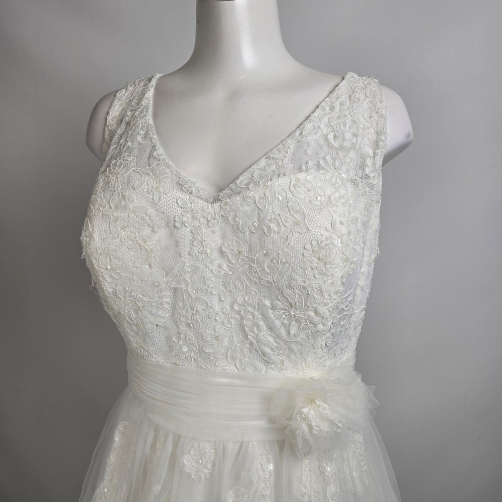 Romantic Bridals White Lace & Tulle Wedding Gown Size 20