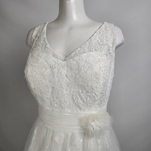 Romantic Bridals White Lace & Tulle Wedding Gown Size 20