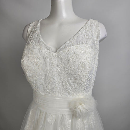 Romantic Bridals White Lace & Tulle Wedding Gown Size 20