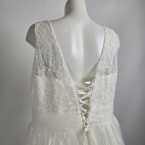 Romantic Bridals White Lace & Tulle Wedding Gown Size 20