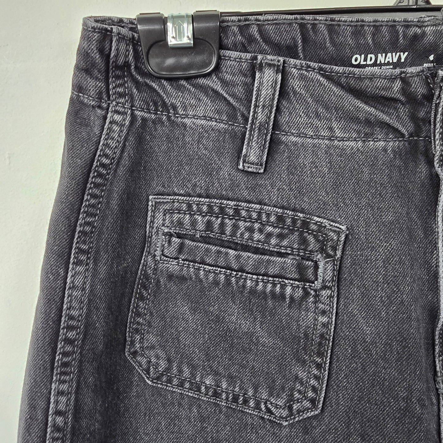 Old Navy Drapey Denim High Rise Wide Leg Cropped Black Jeans Size 4P