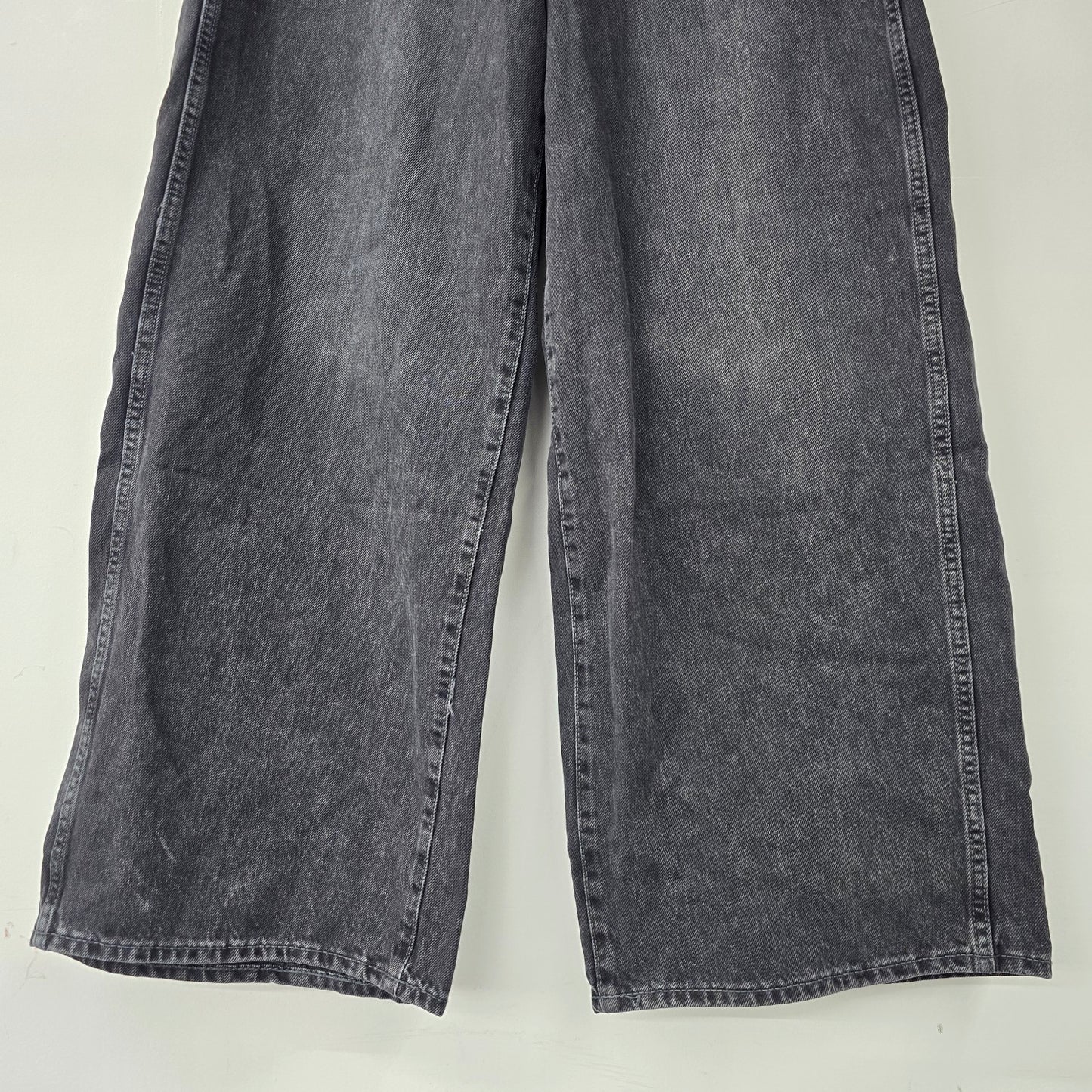 Old Navy Drapey Denim High Rise Wide Leg Cropped Black Jeans Size 4P