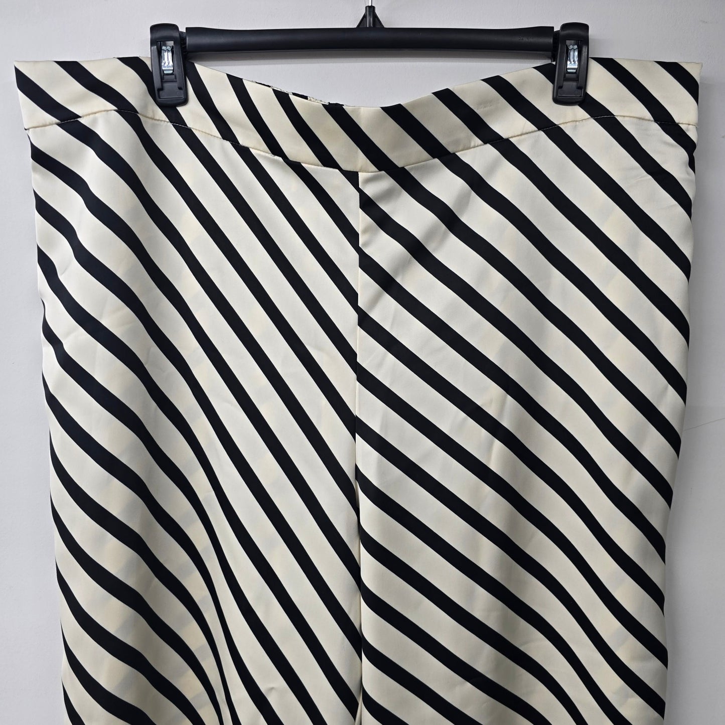 Maison d'Amelie Black & White Striped Silky Wide Leg Pants Size 3X