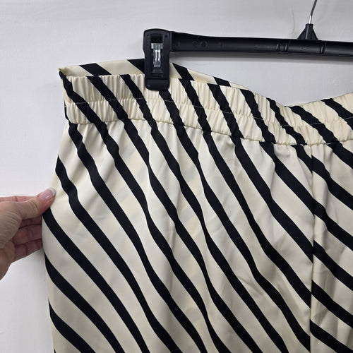 Maison d'Amelie Black & White Striped Silky Wide Leg Pants Size 3X