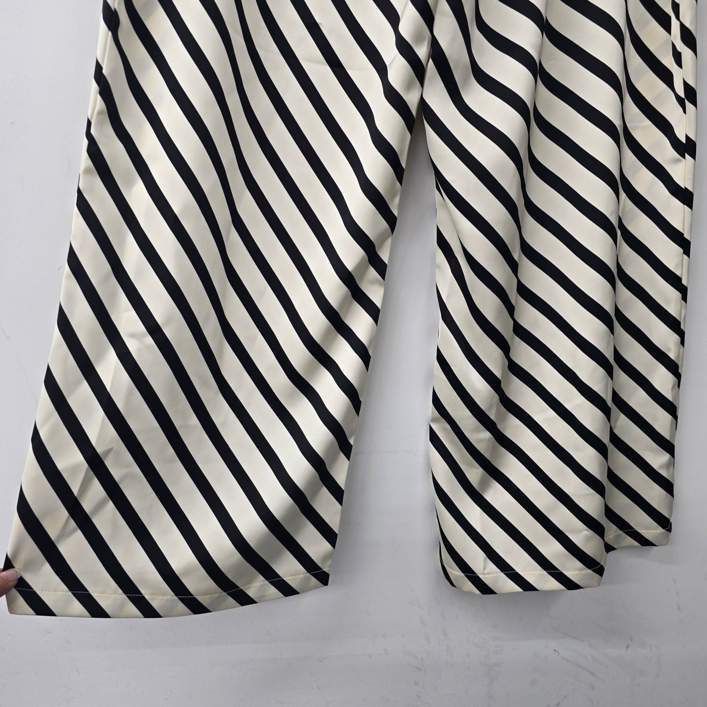 Maison d'Amelie Black & White Striped Silky Wide Leg Pants Size 3X