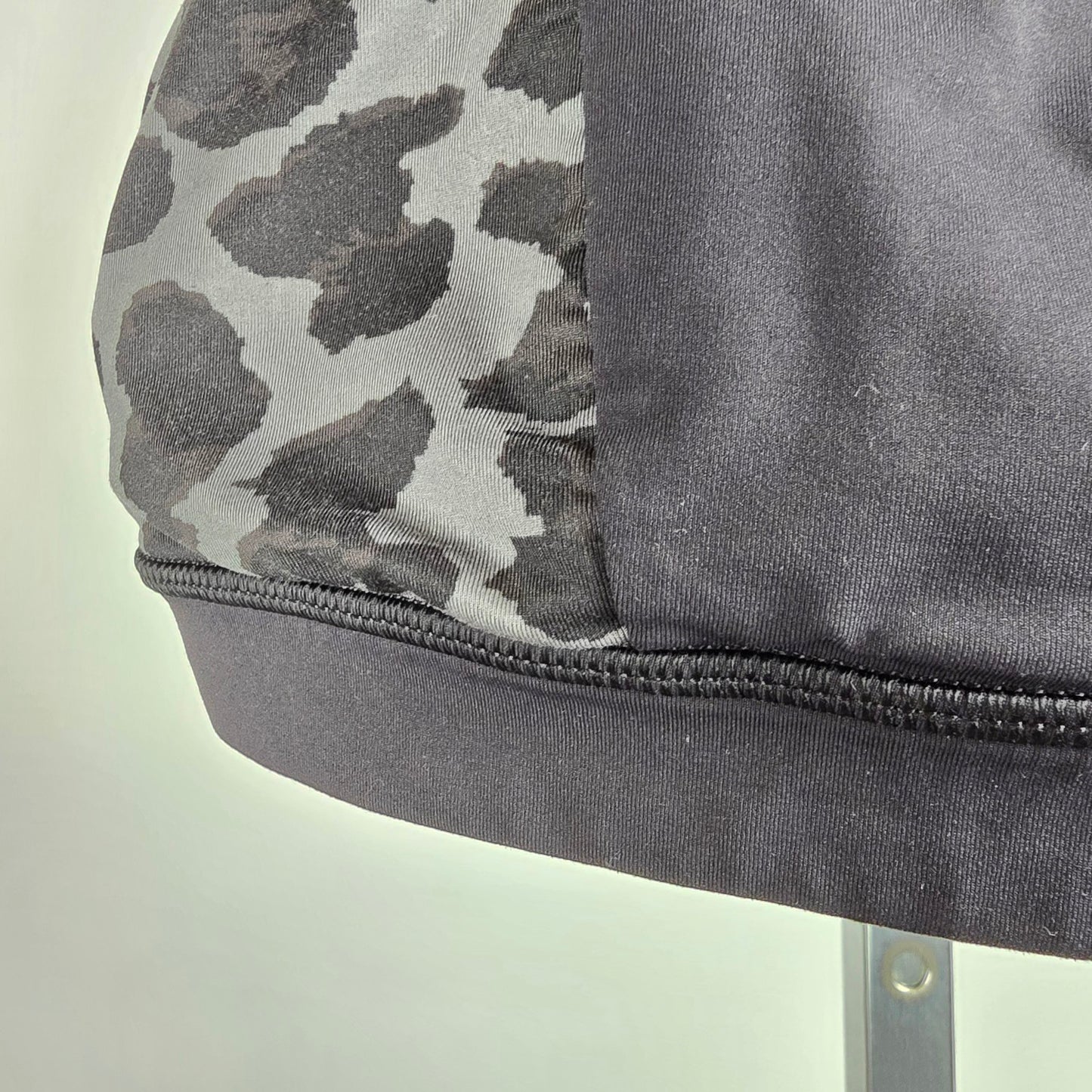 Lululemon Splendour Bra Black & Grey Animal Print Size 8