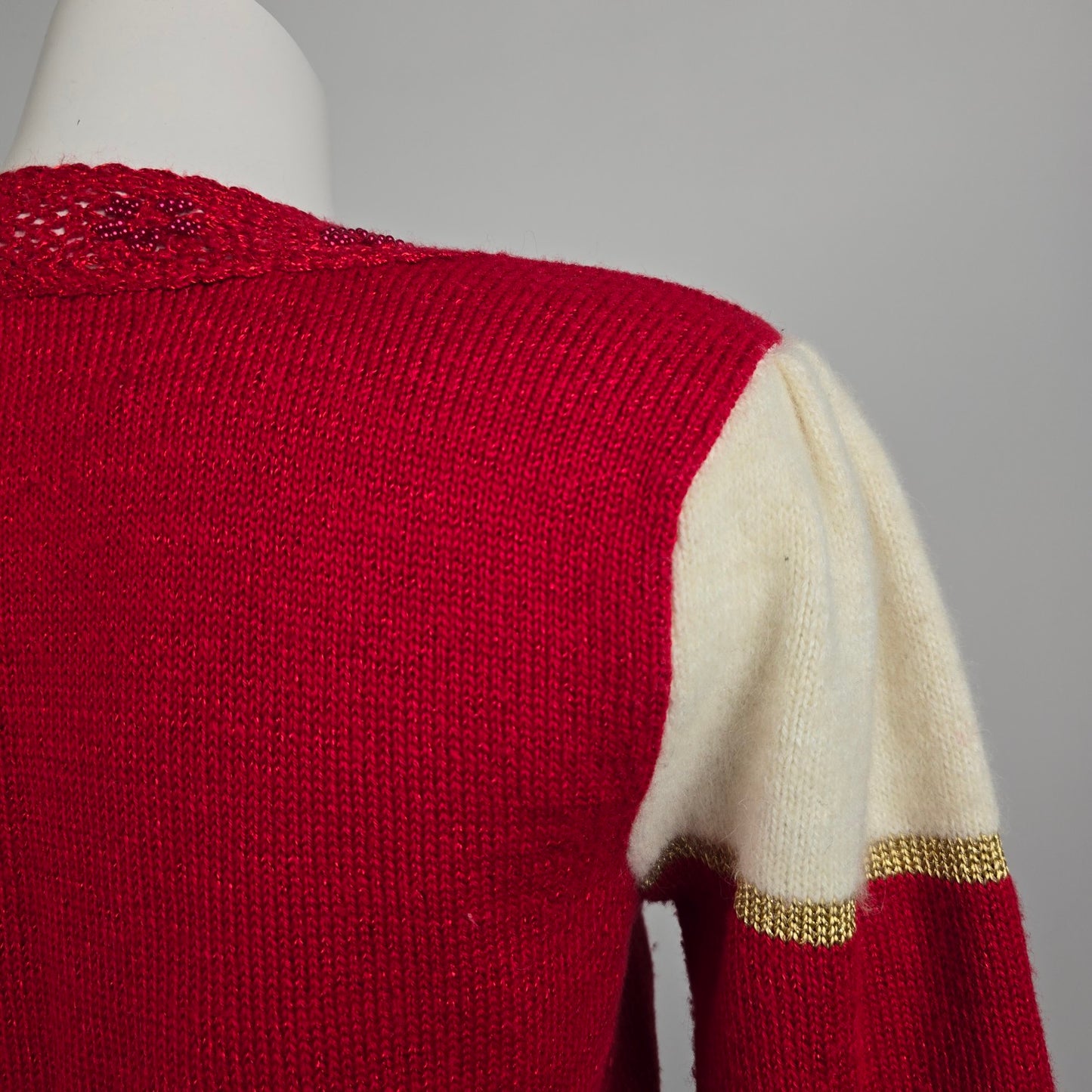 Vintage Jaclyn Smith Red Wool Knit Floral V Neck Sweater Size M