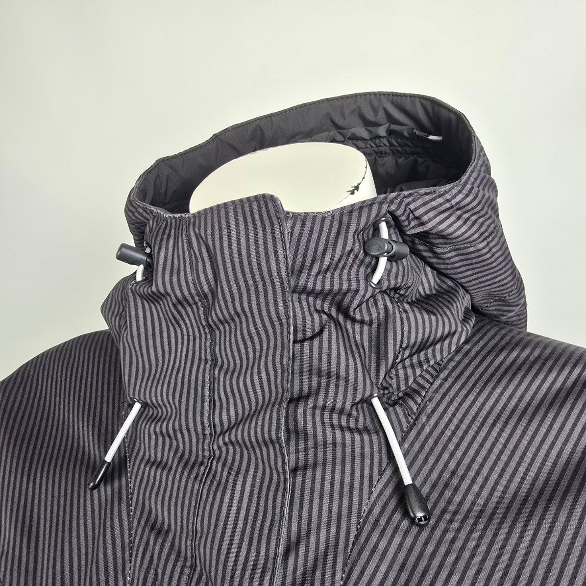 Helly Hansen Outdoor Black Pin Stripe Winter Coat Size M