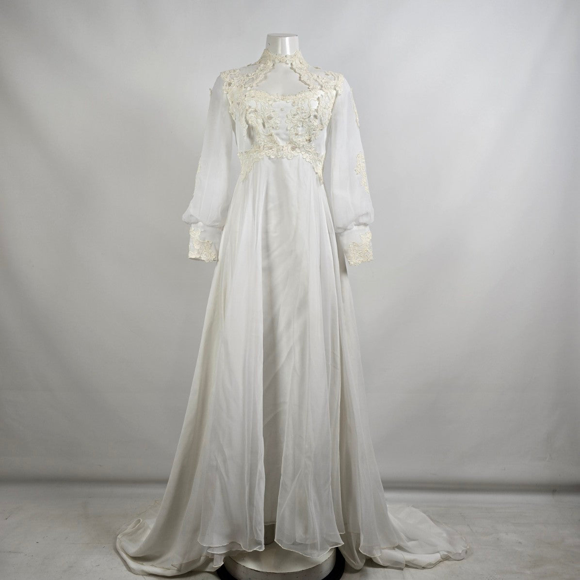 Vintage 1970s Boho White Lace Wedding Gown Size S